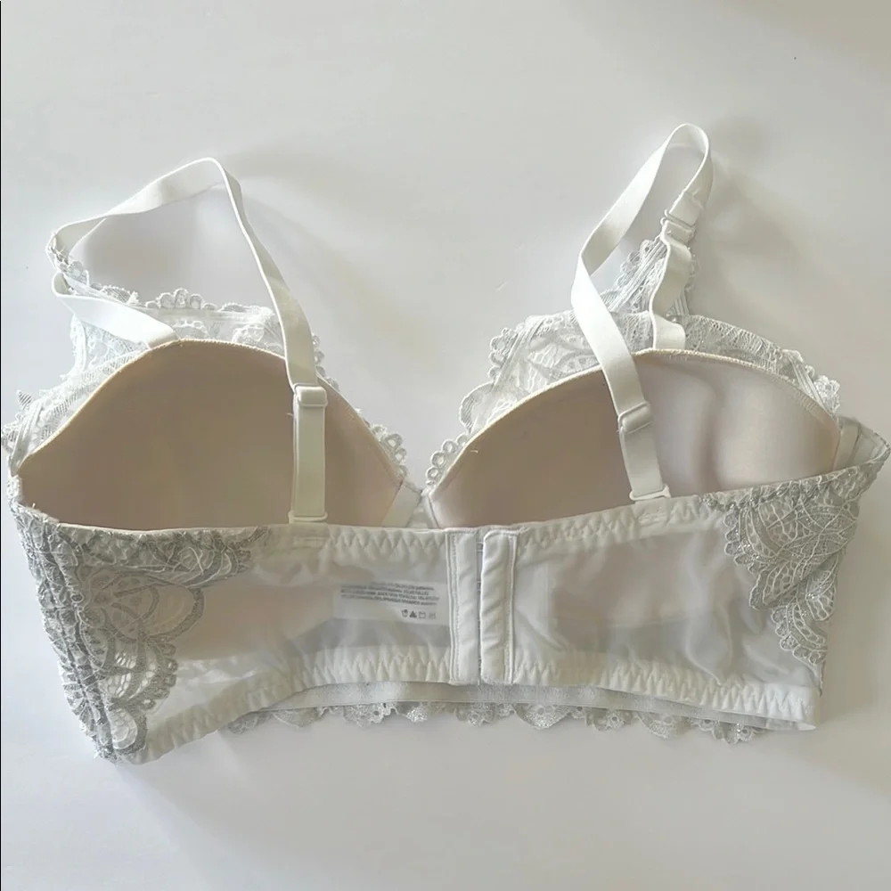 Maidenform White Lace Bra with Floral‎ Detailing